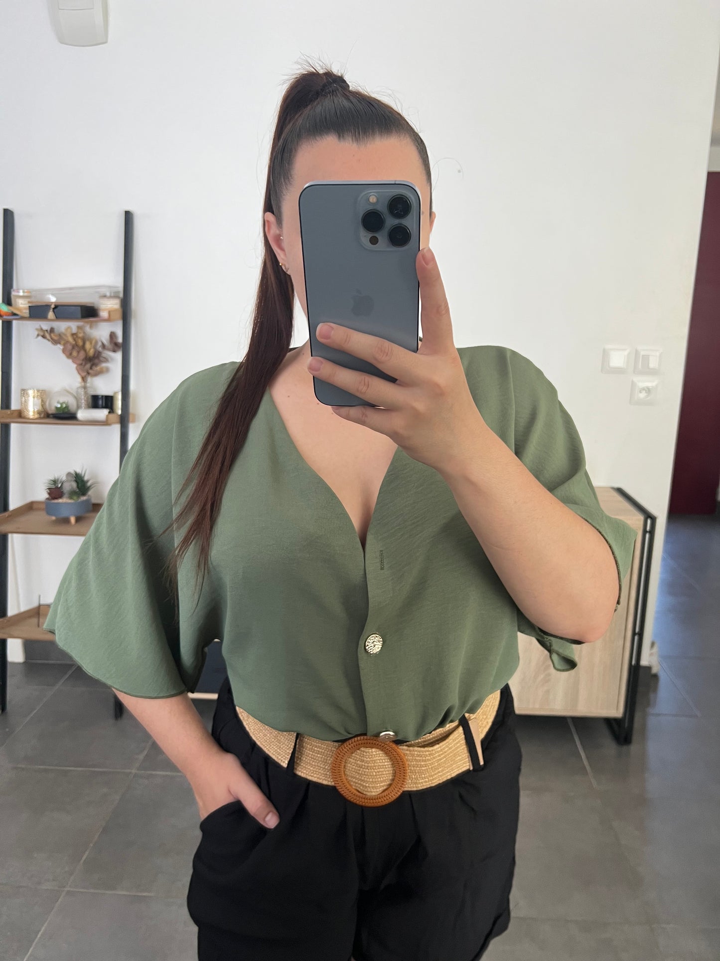 Blouse kaki défectueuse