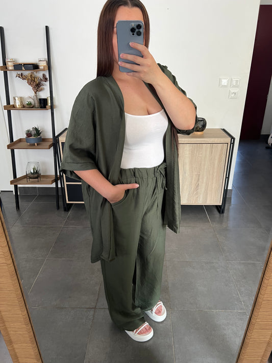 Ensemble kaki